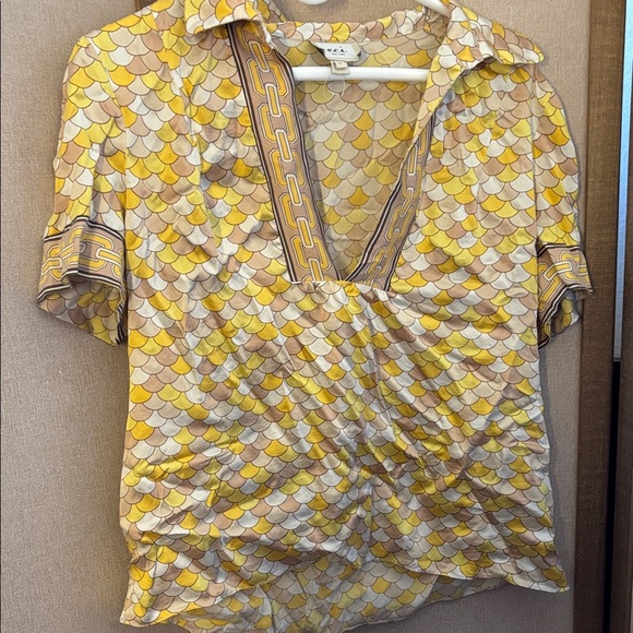 ECI Tops - ECI Yellow and Cream Scallop Pattern silk blend Blouse large
